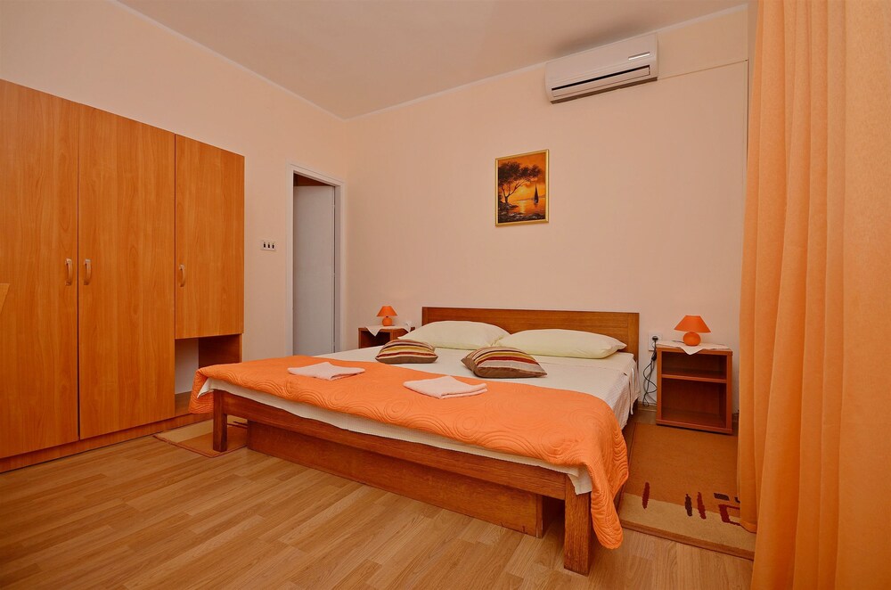 Apartment And Room Ivica