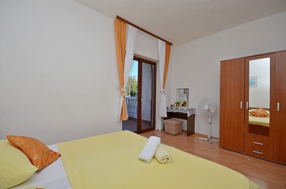 Apartment and Rooms Ante