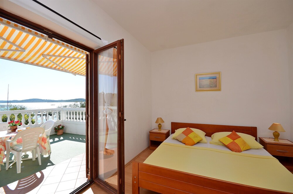 Apartment and Rooms Ante