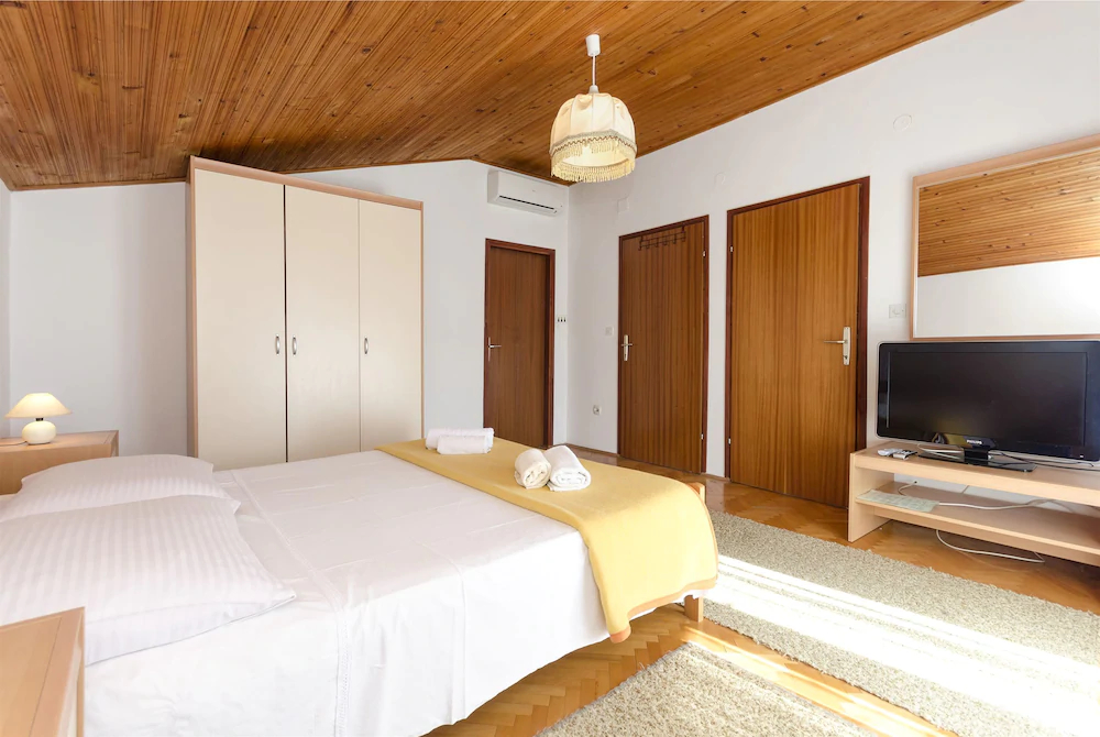 Apartments and Rooms Ante