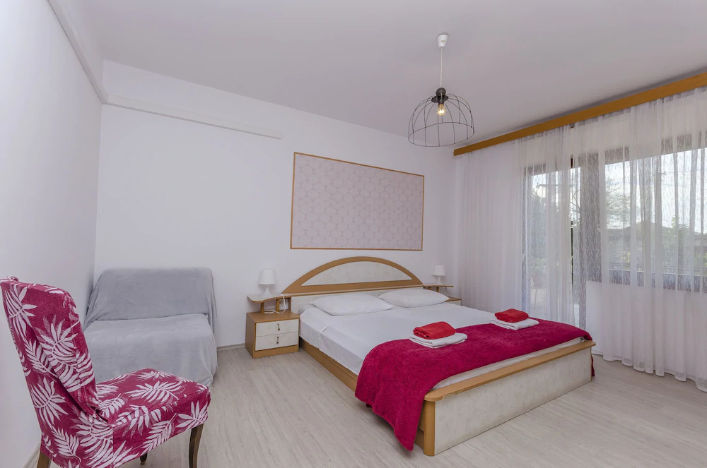 Apartments and Rooms Ante