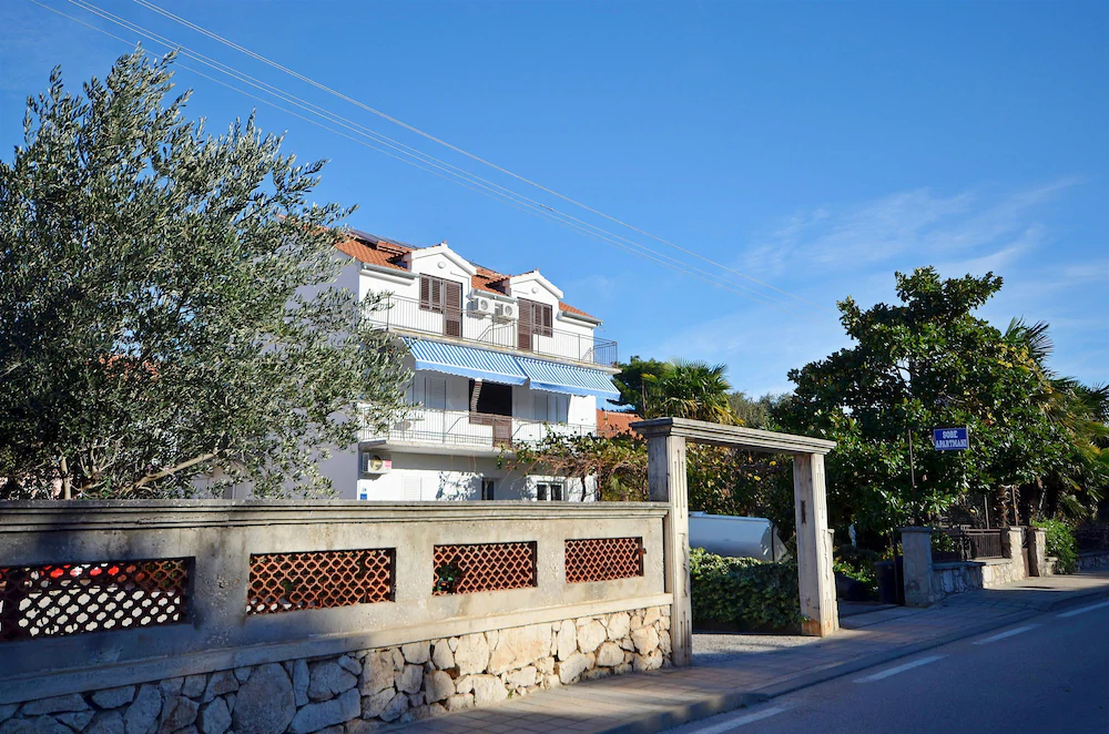 Apartments and Rooms Meri