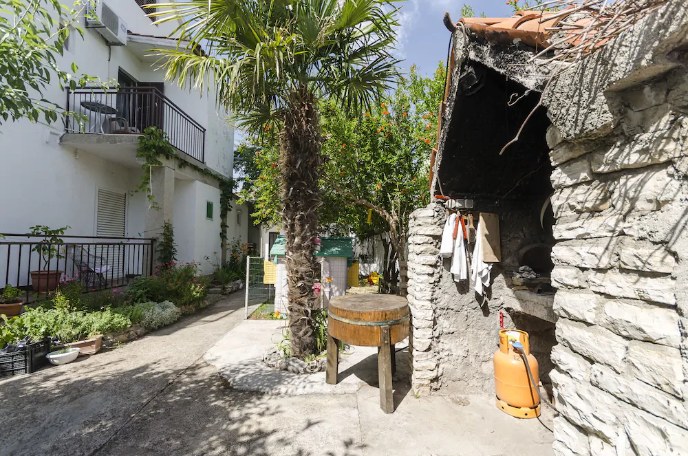 Apartments and Rooms Meri