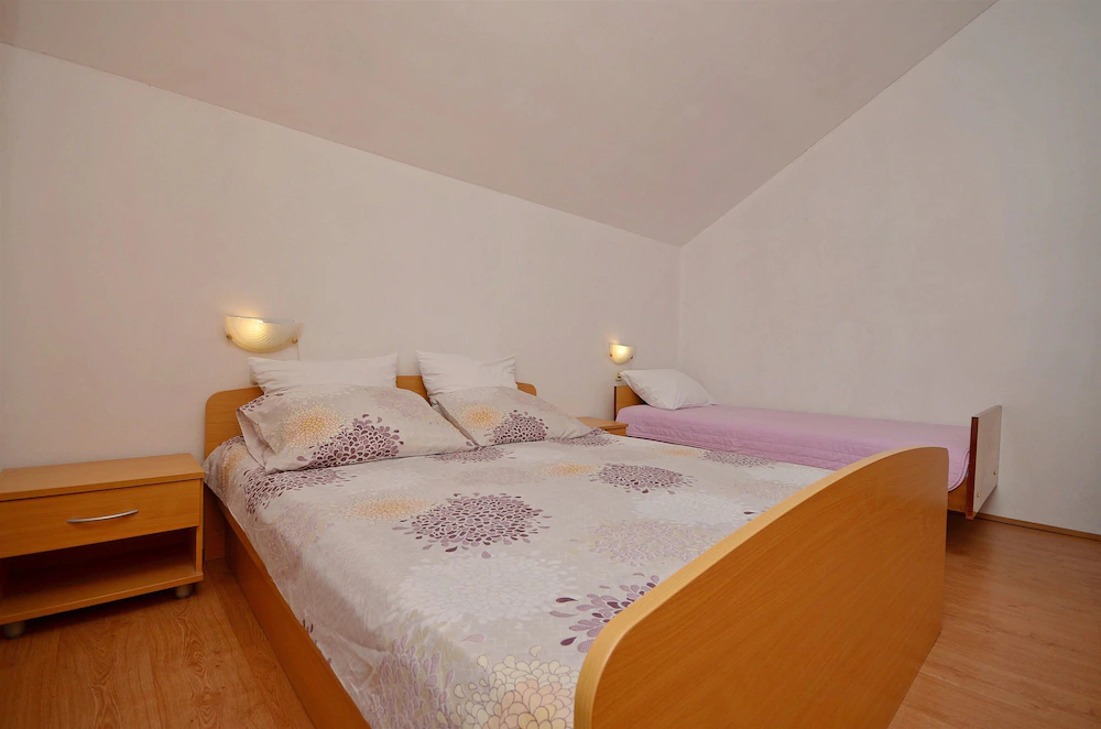 Apartments and Rooms Meri