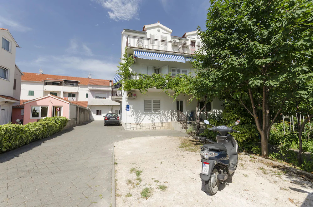 Apartments and Rooms Meri