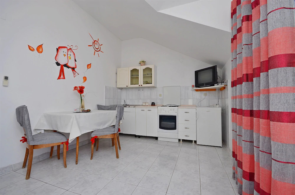 Apartments and Rooms Meri