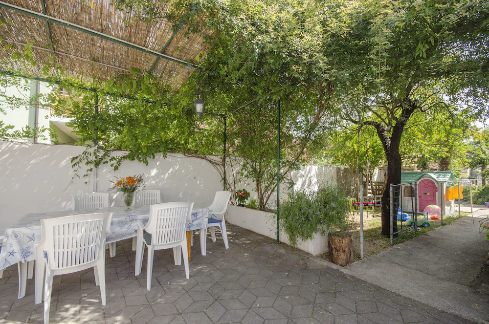 Apartments and Rooms Meri