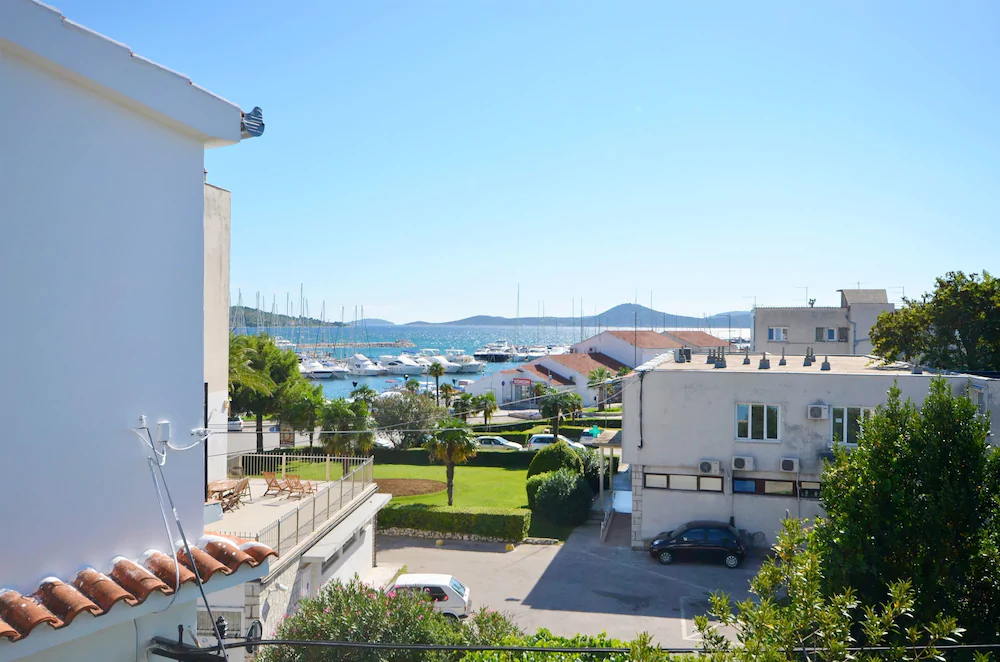 Apartments and Rooms Summercity Life
