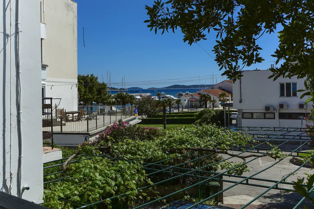 Apartments and Rooms Summercity Life