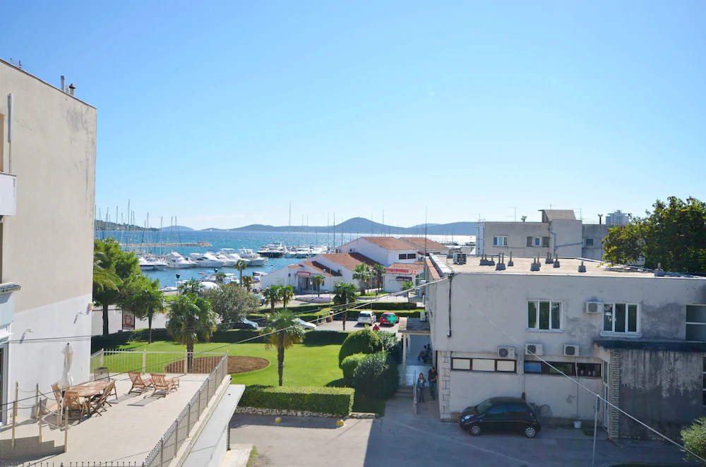 Apartments and Rooms Summercity Life