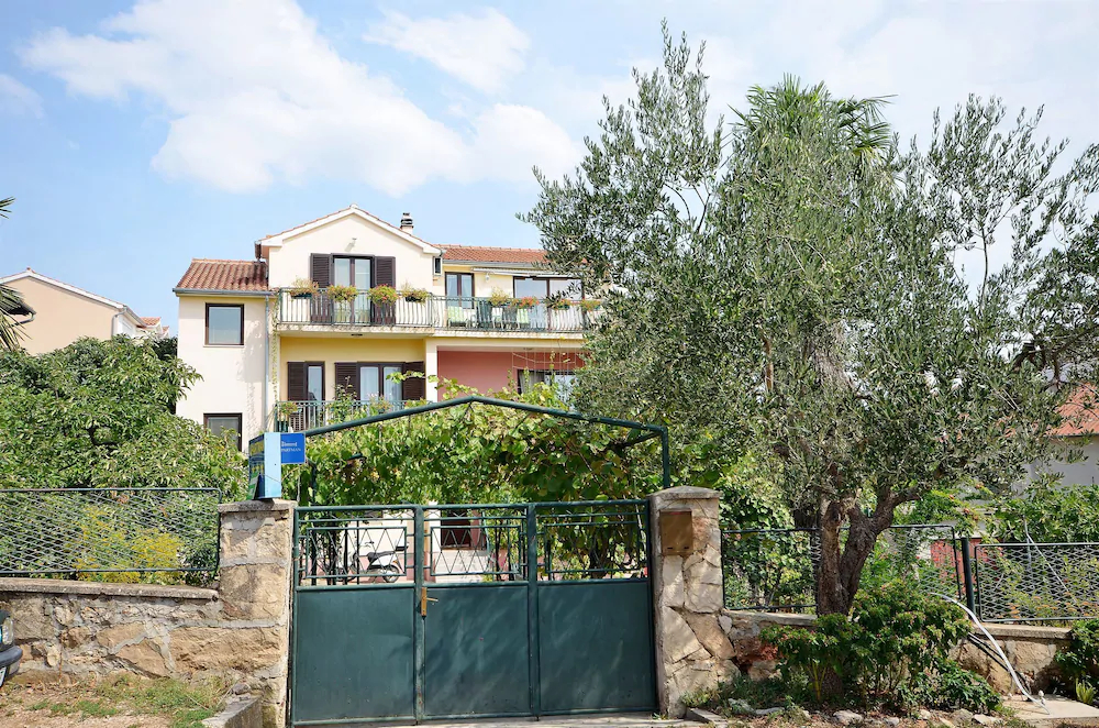 Apartments Ivica