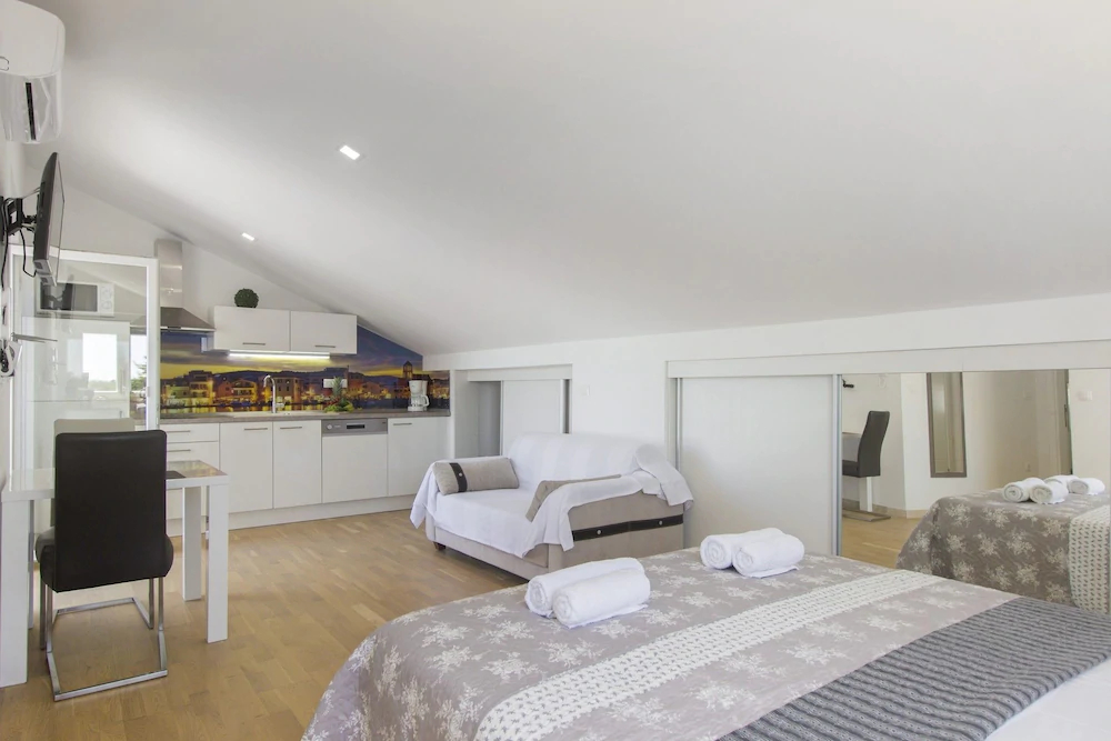 Apartments Luka