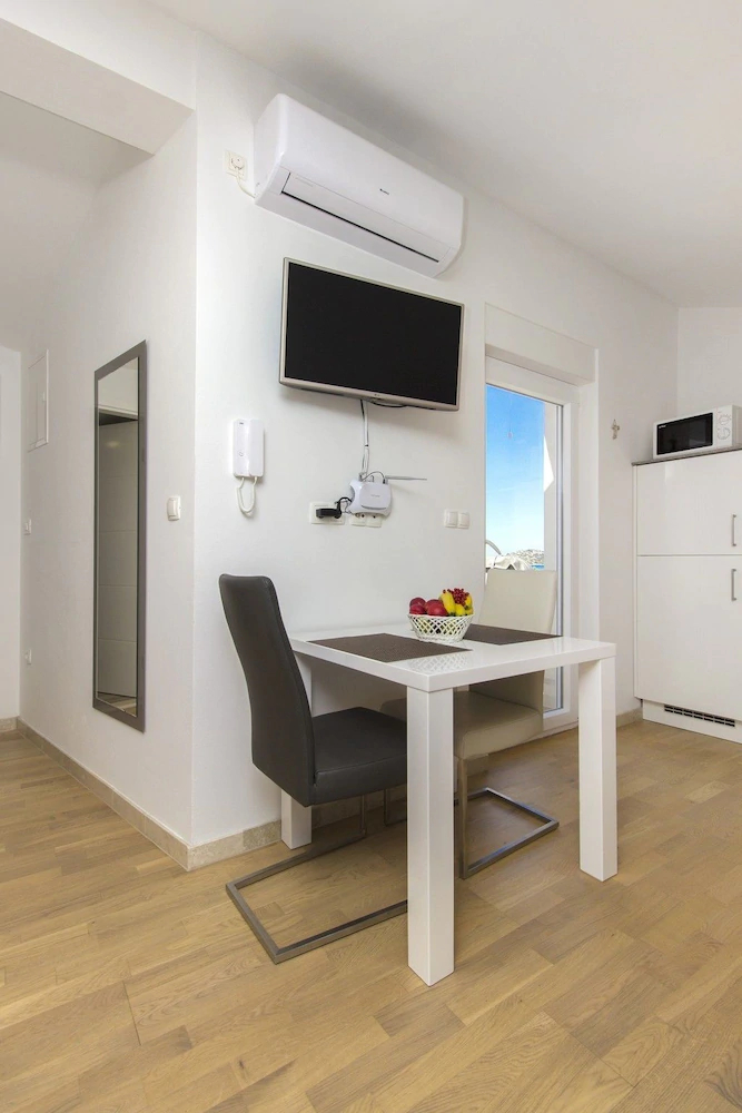 Apartments Luka