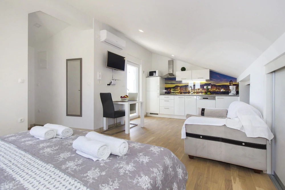Apartments Luka