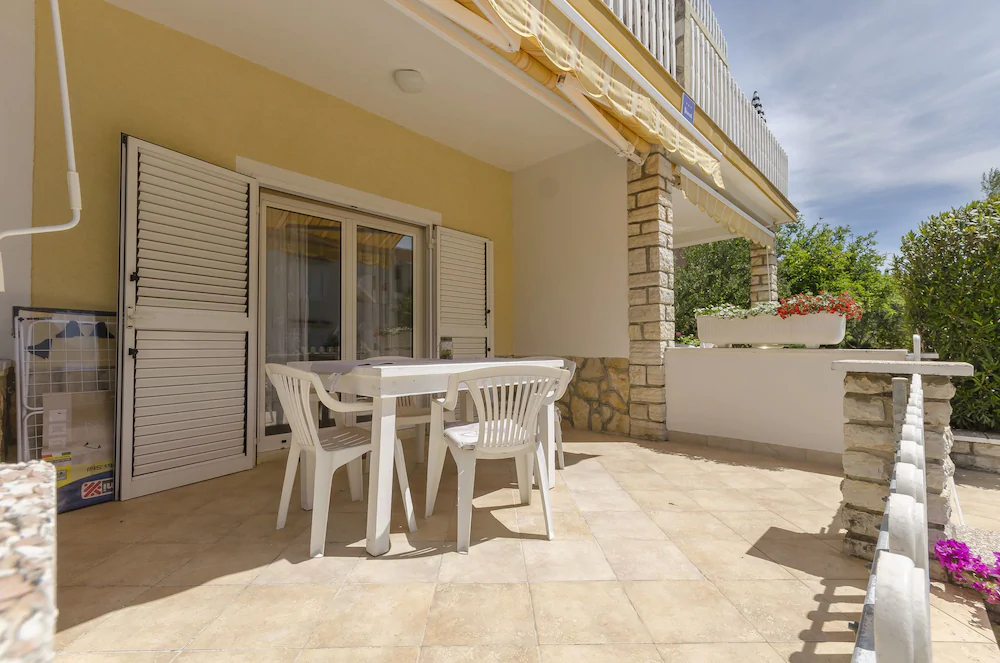 Apartments Tiho