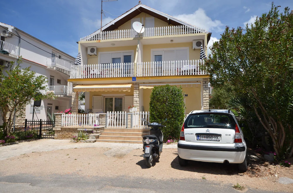 Apartments Tiho