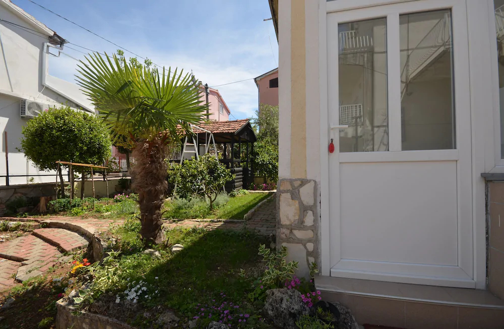 Apartments Tiho