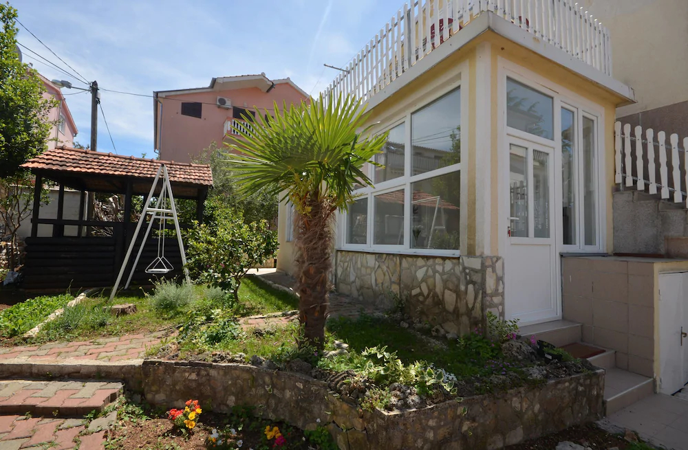 Apartments Tiho
