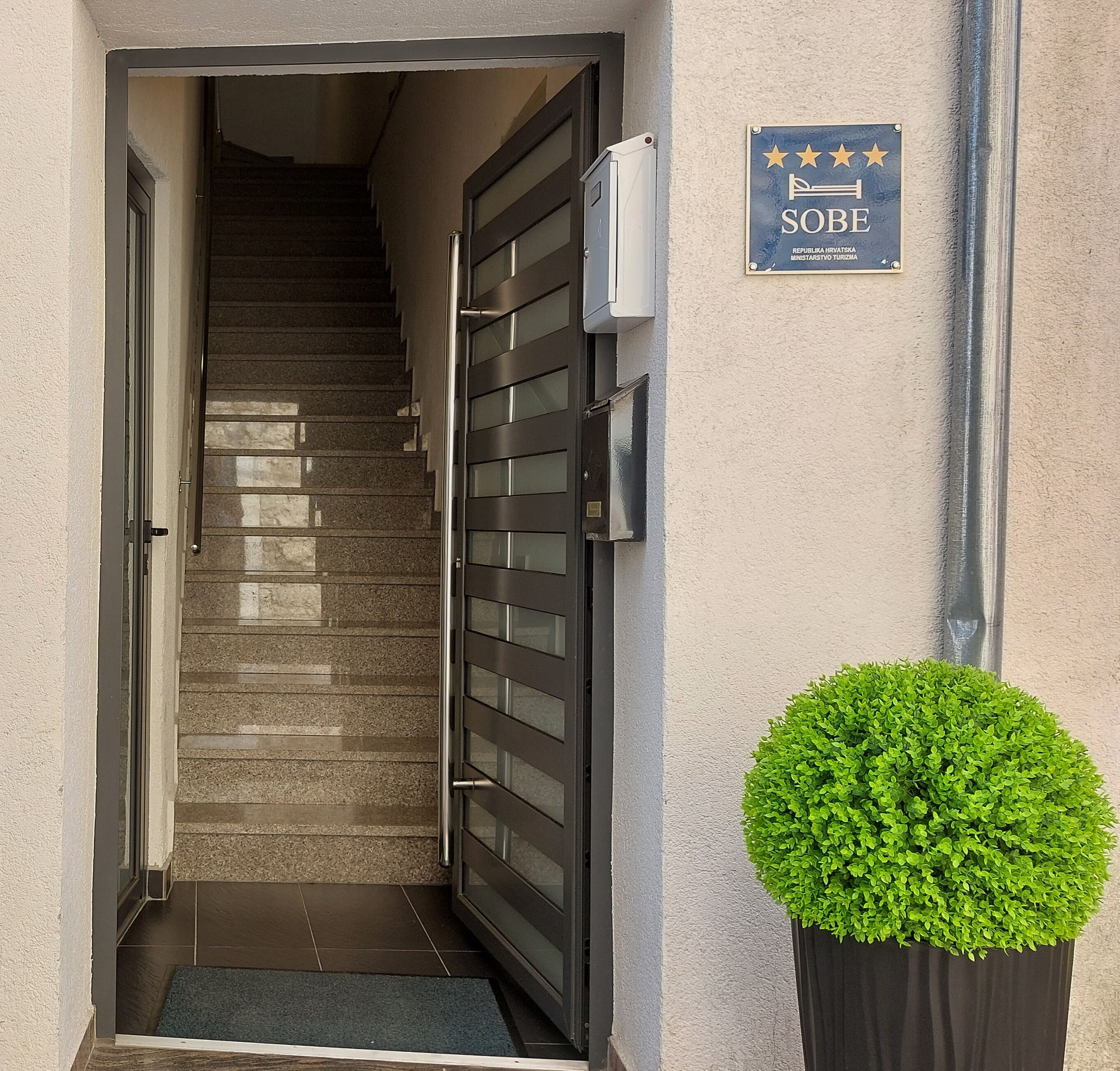 Refresh Boutique Suites