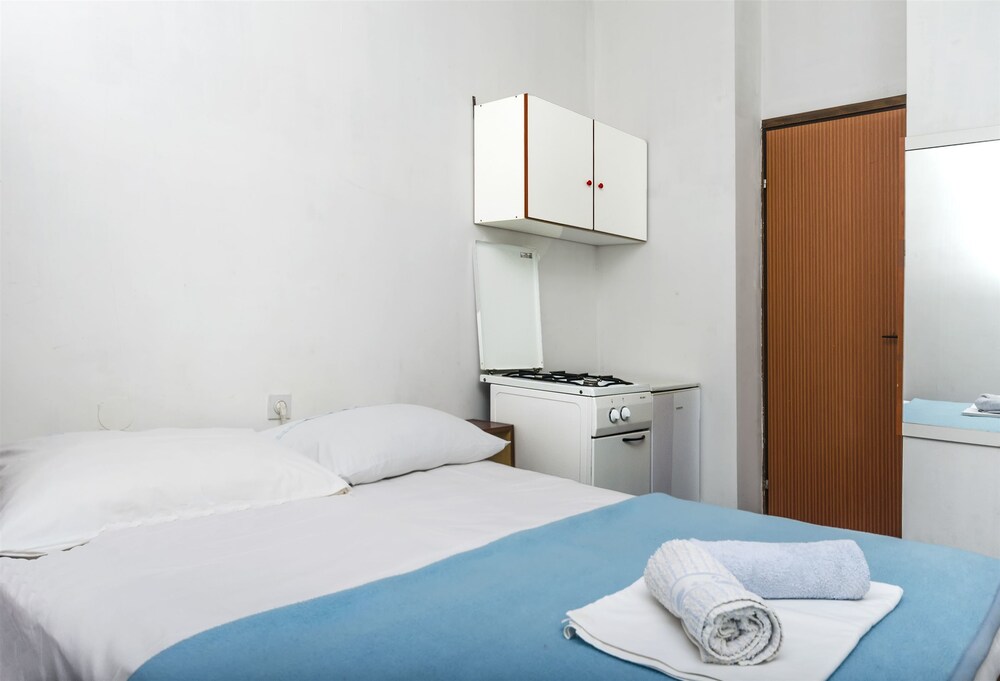 Rooms Summer Tree