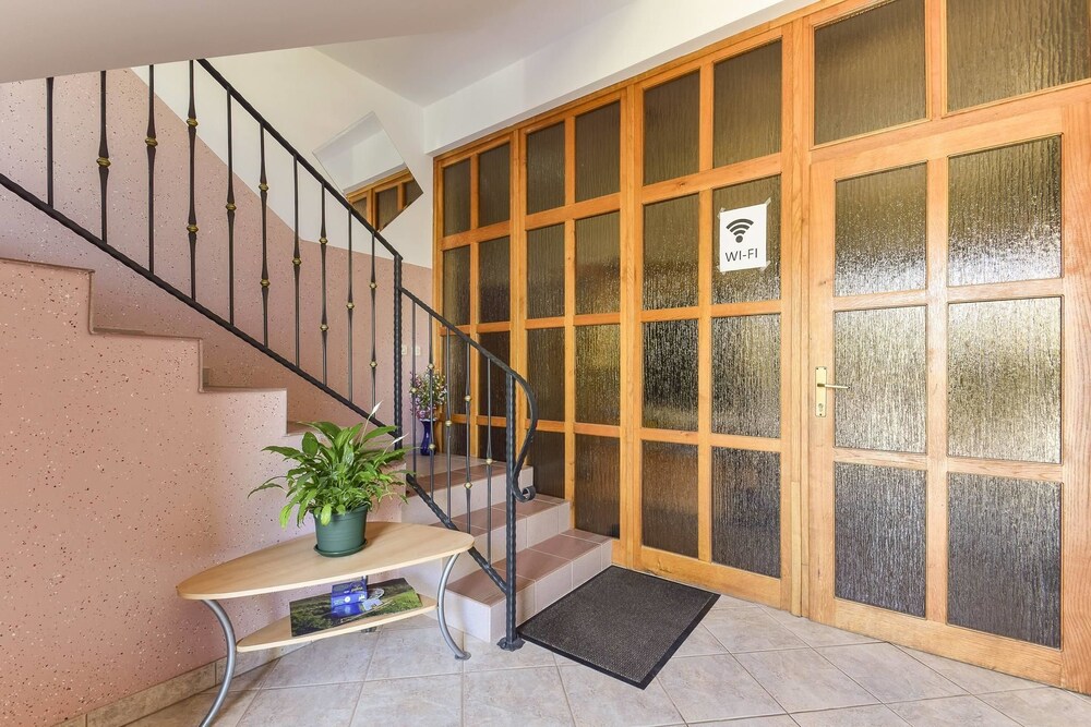 Apartments And Rooms Vukic