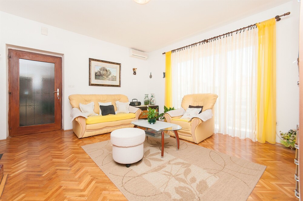 Apartments Ada