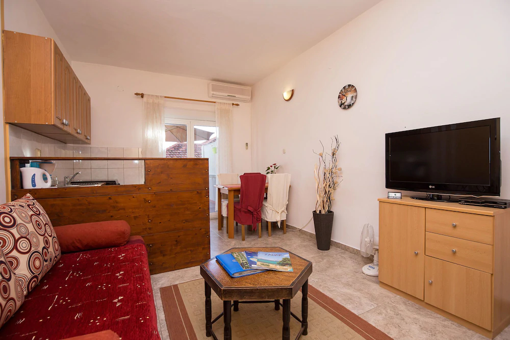 Apartments And Room Thea