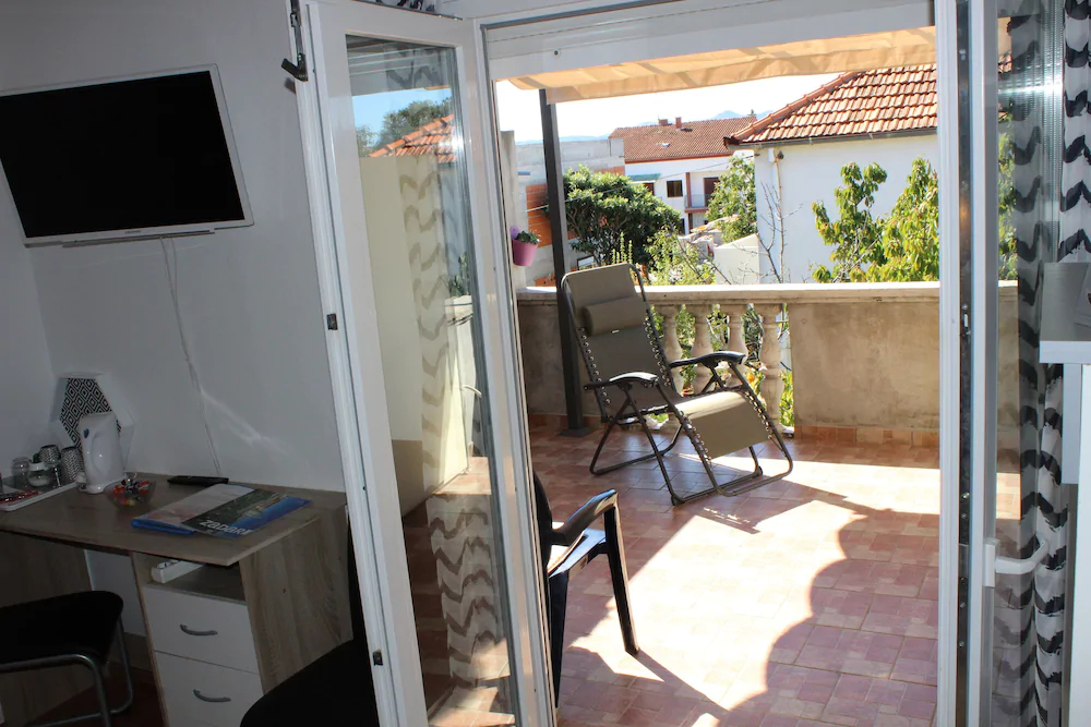 Apartments And Room Thea