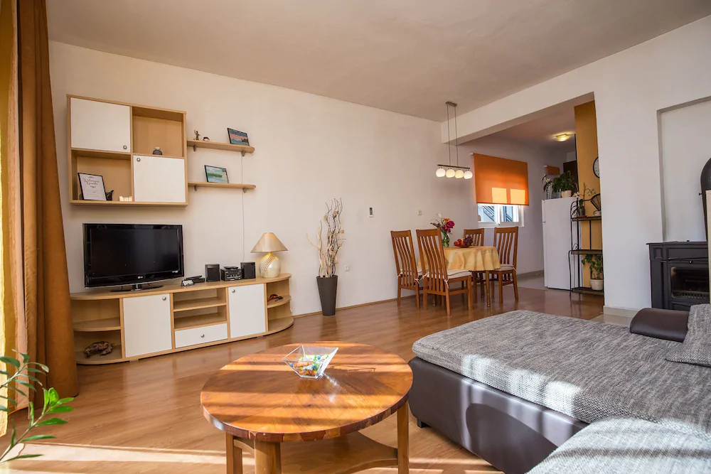 Apartments And Room Thea