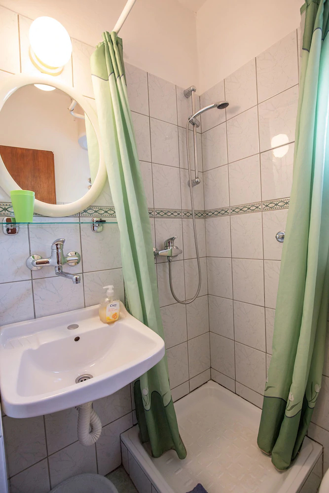Apartments And Room Thea