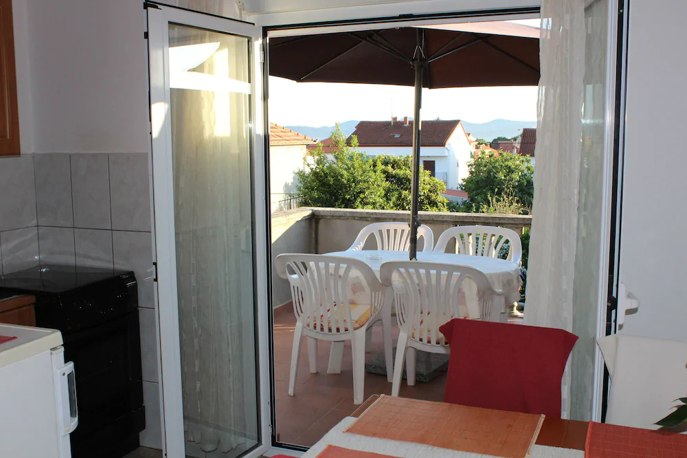Apartments And Room Thea