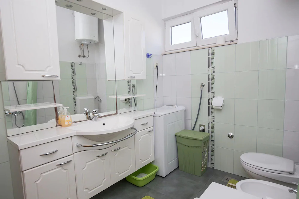 Apartments And Room Thea