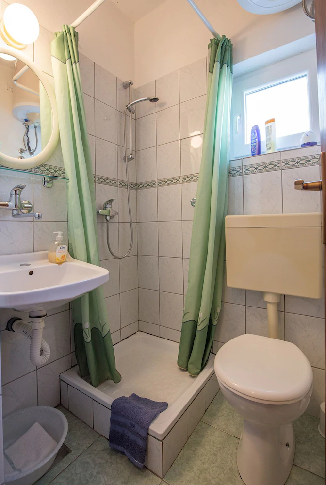 Apartments And Room Thea