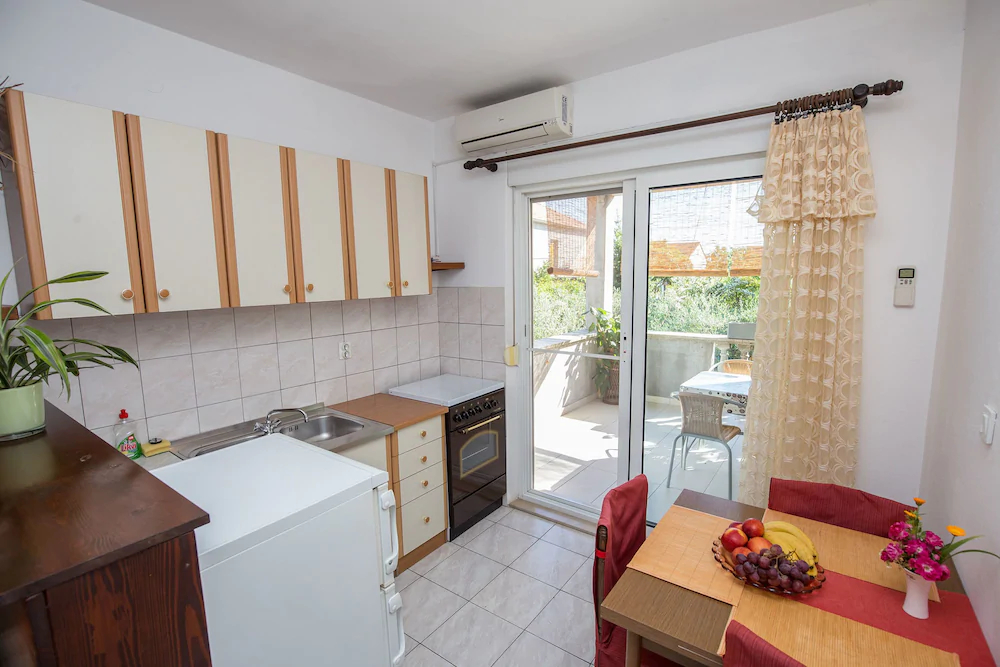 Apartments And Room Thea