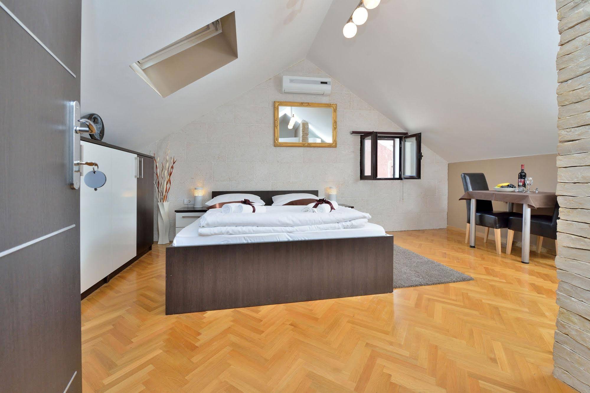 Apartments Donat