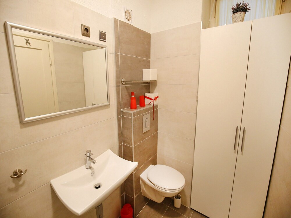 Apartments Feel Center