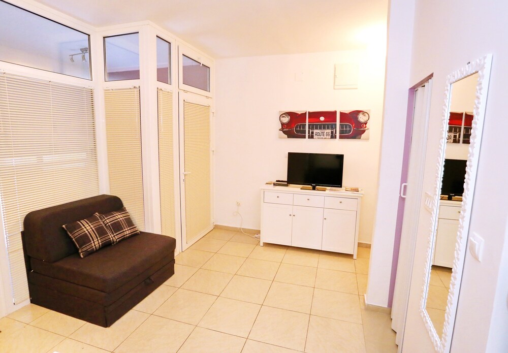 Apartments Feel Center
