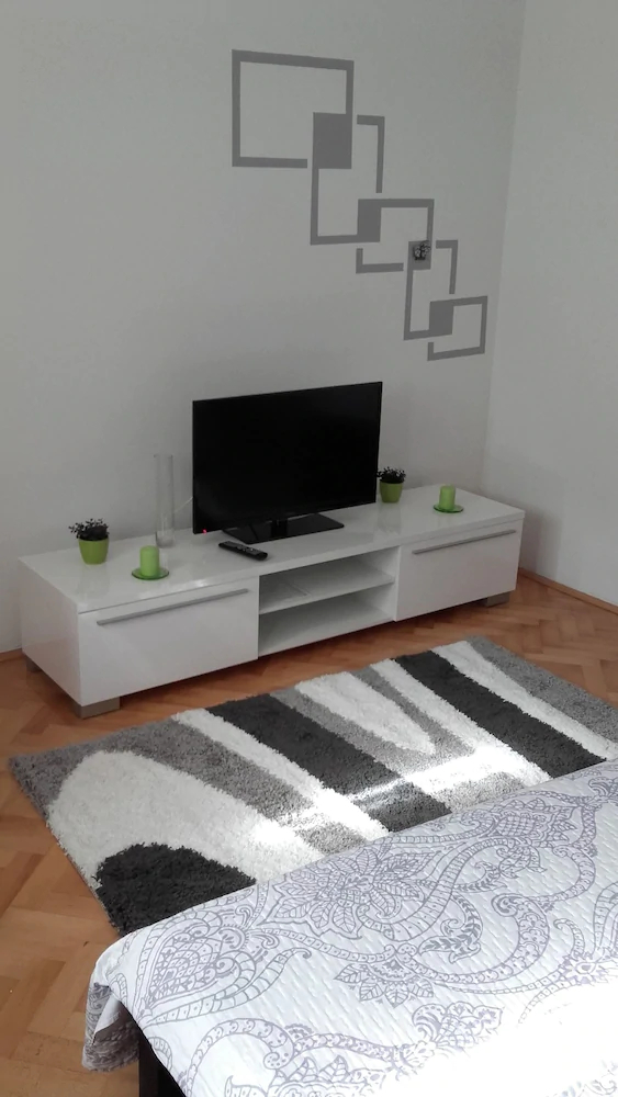 Apartments Feel Center