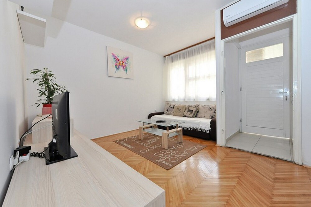 Apartments Feel Center