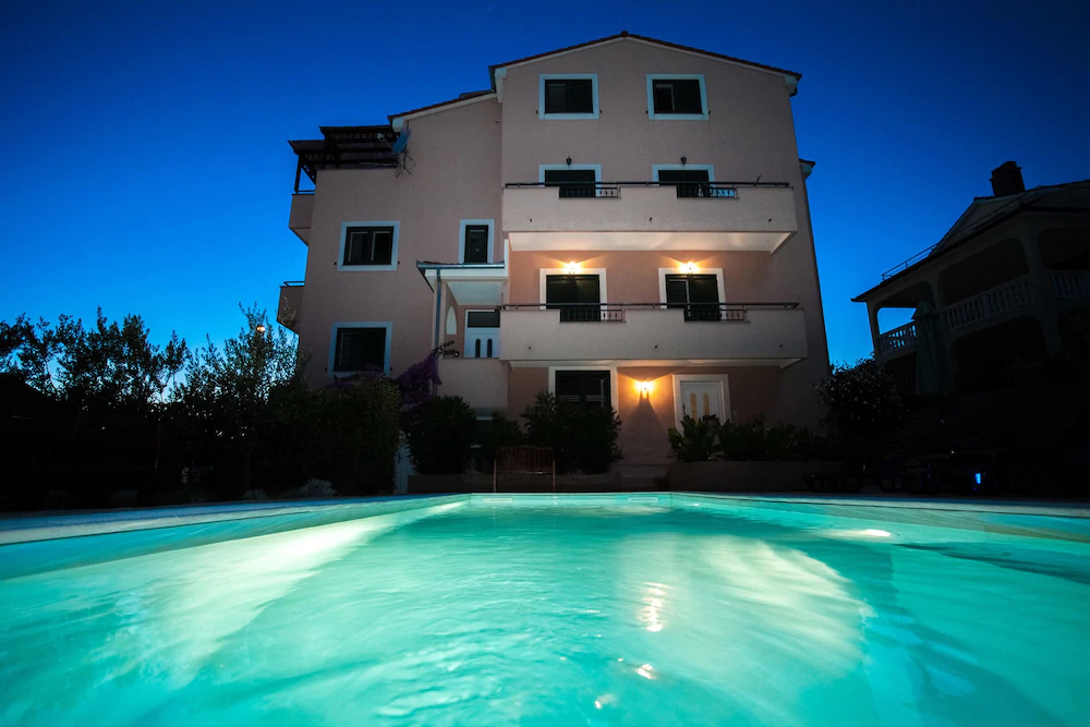 Apartments Lara & Luka