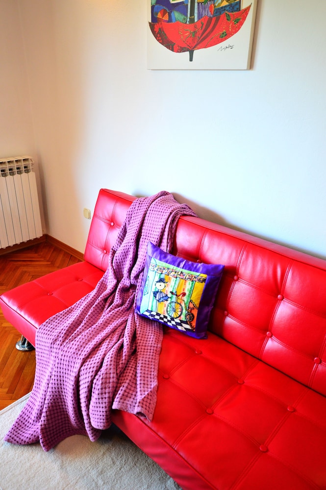 Elza Apartments