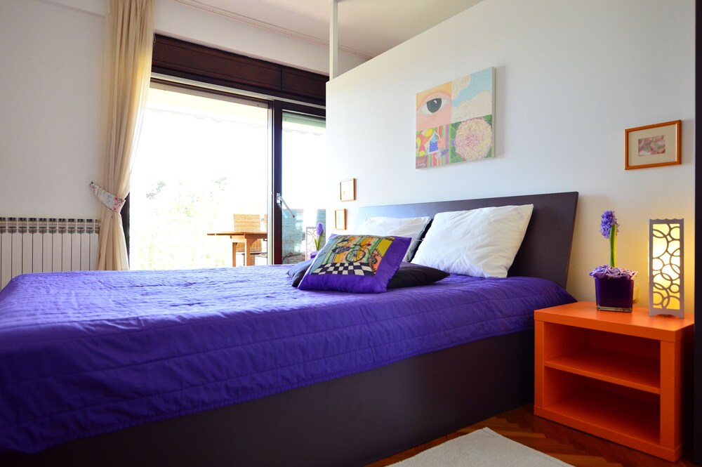 Elza Apartments