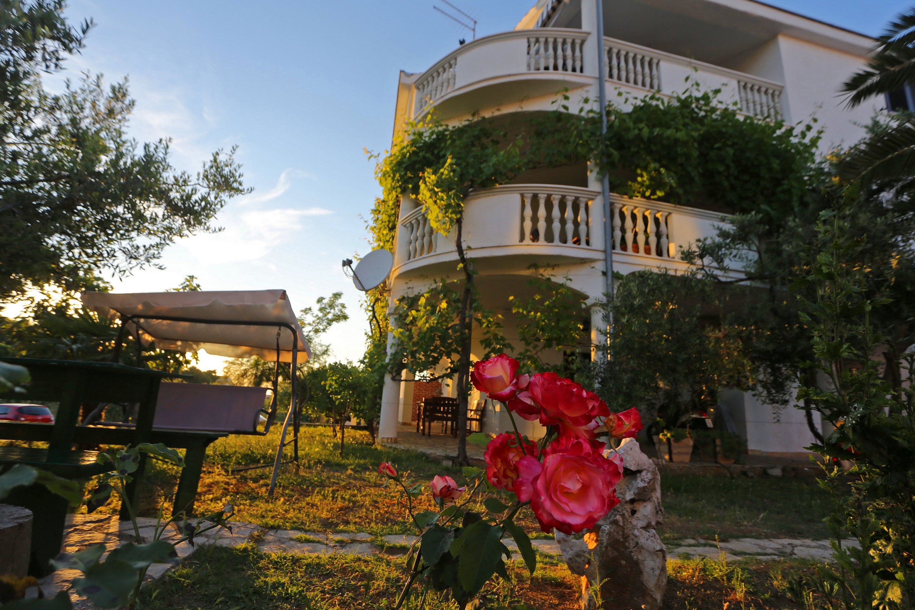 Ina Apartments