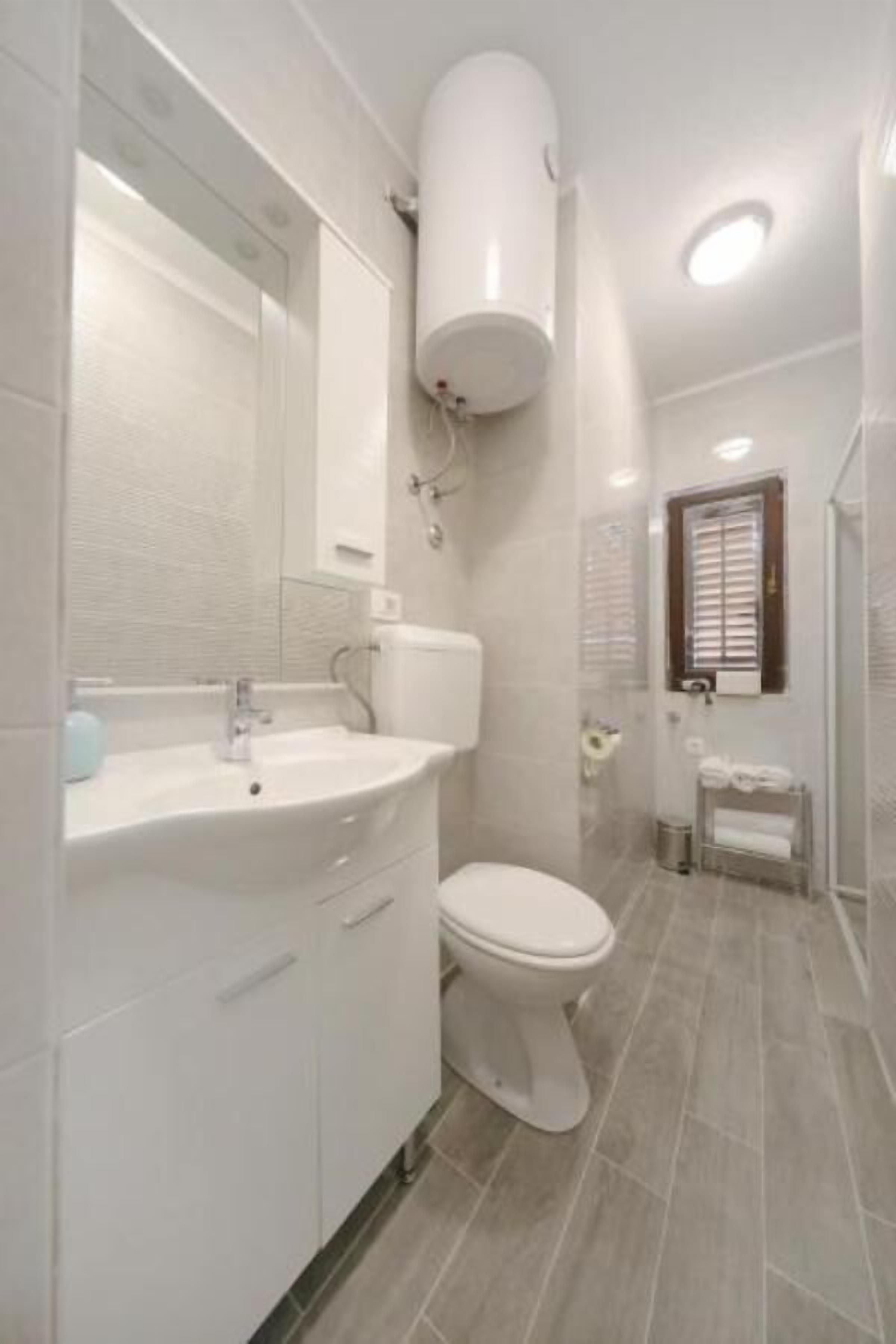 Ina Apartments