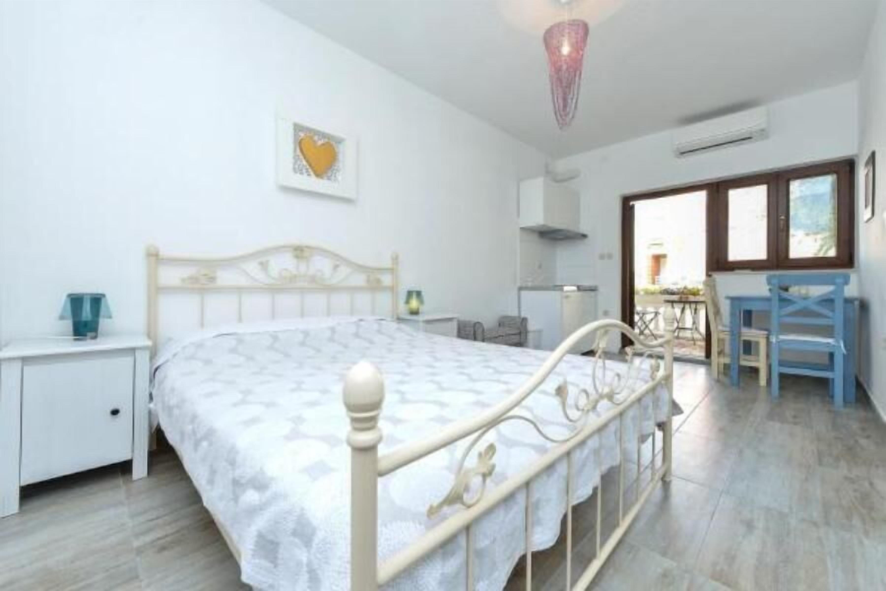 Ina Apartments
