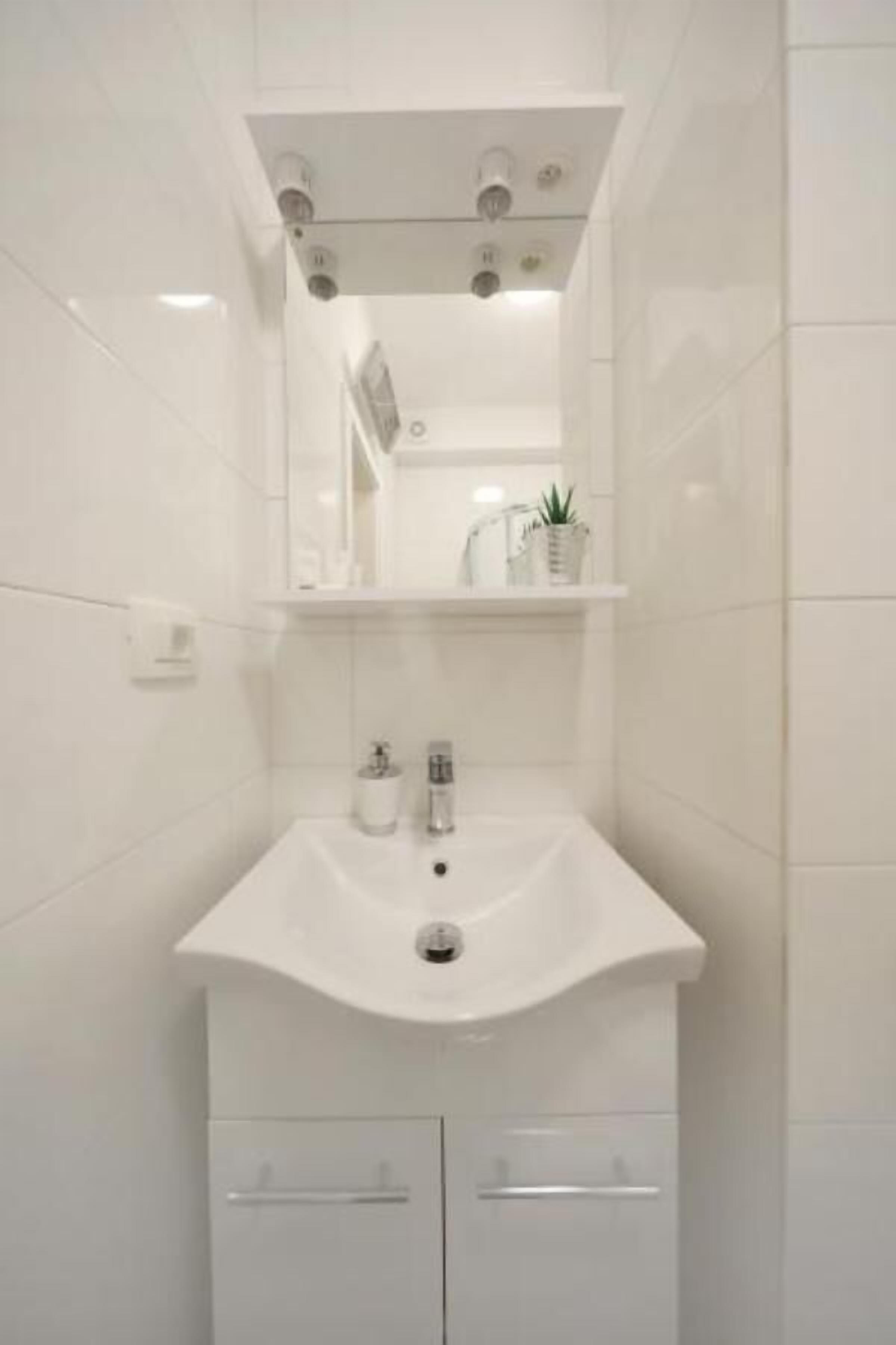 Ina Apartments