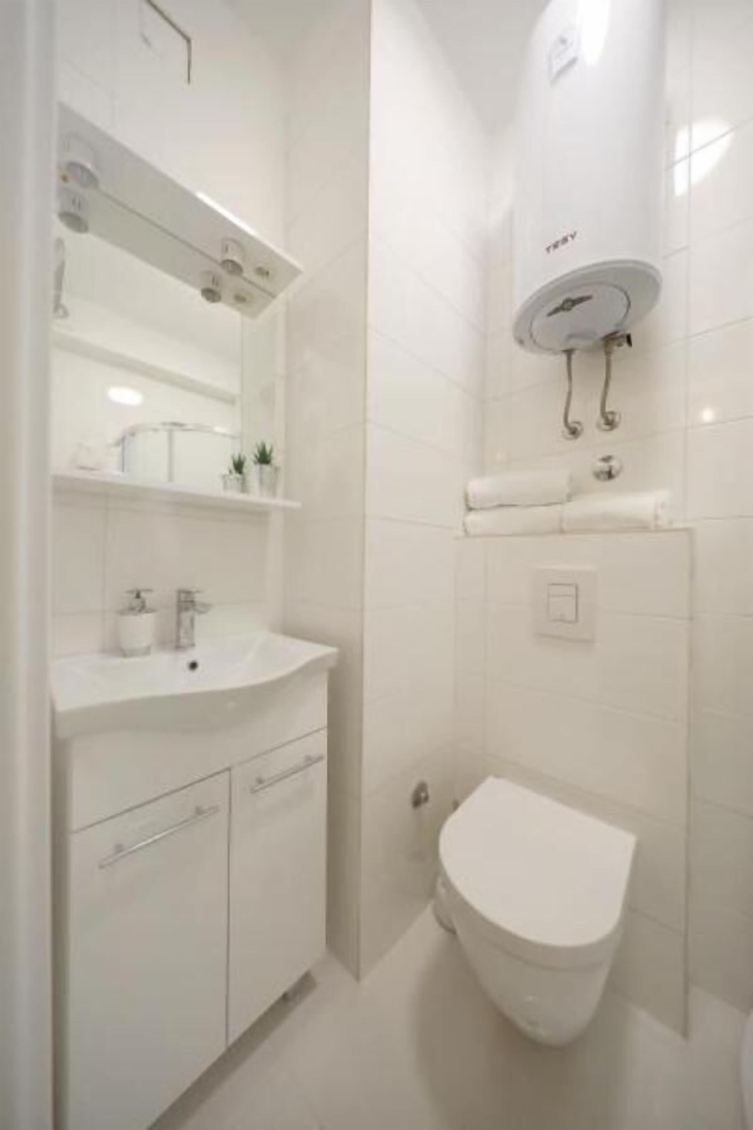Ina Apartments