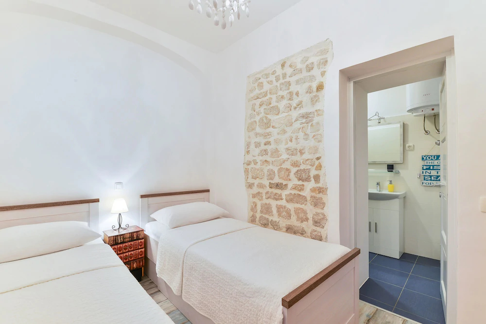 Lanterna Rooms