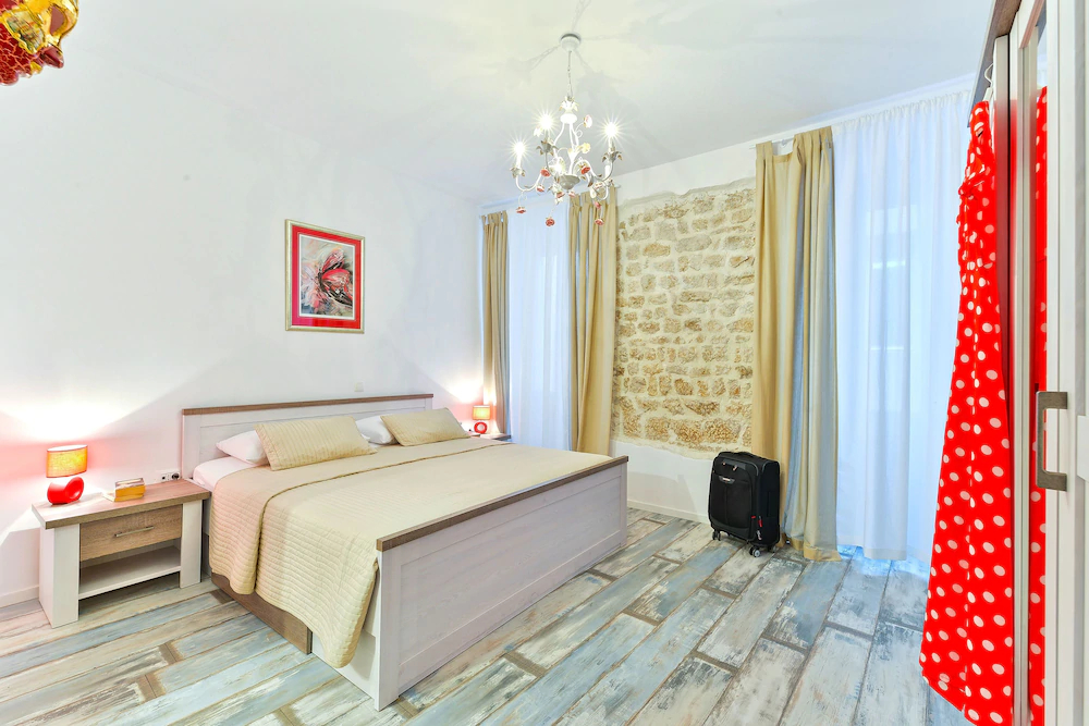 Lanterna Rooms