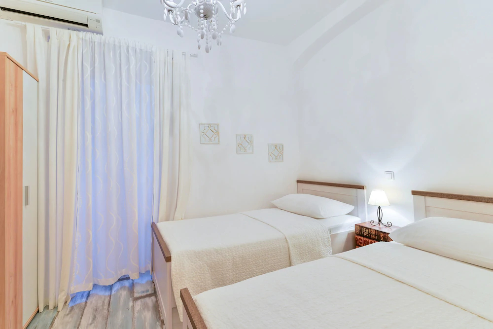 Lanterna Rooms
